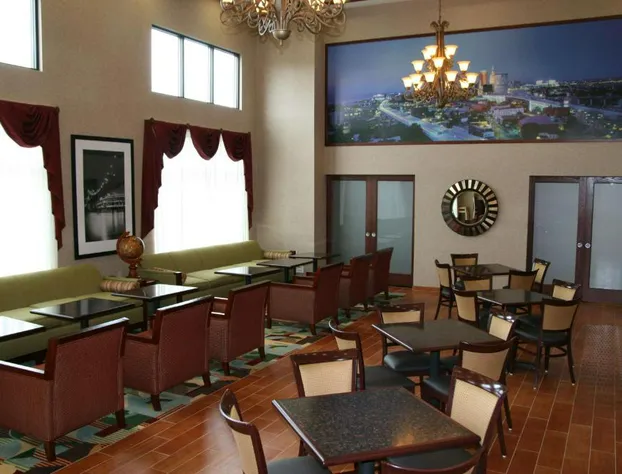 Hampton Inn & Suites Cleveland Mentor hotel detail image 4