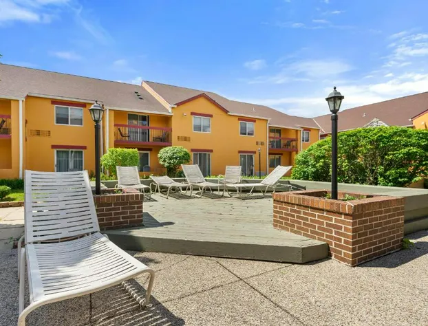 Chicago Club Inn & Suites hotel detail image 2