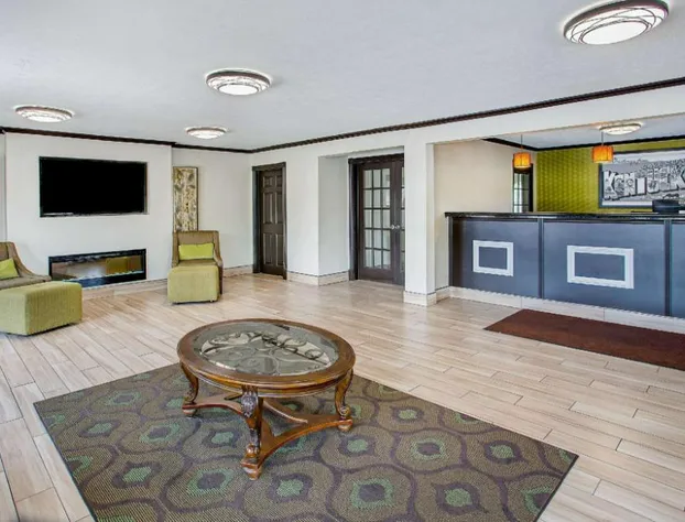 Super 8 by Wyndham Cave City hotel detail image 1