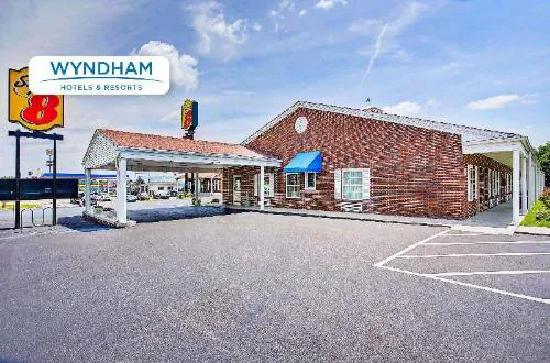 Super 8 by Wyndham Cave City hotel hero