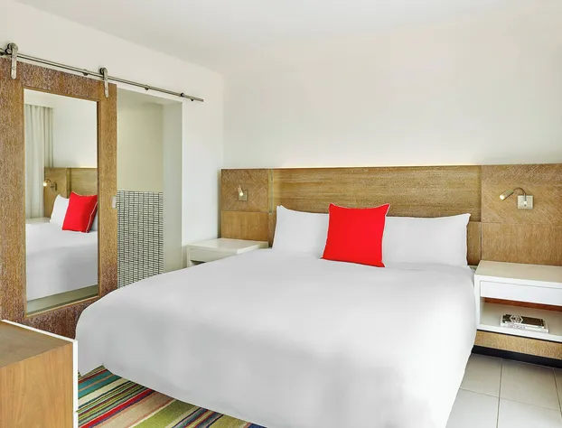 Royal Palm South Beach Miami, a Tribute Portfolio Resort hotel detail image 4