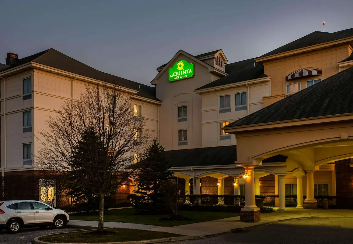 La Quinta Inn & Suites by Wyndham Islip - MacArthur Airport hotel hero