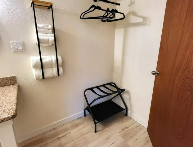 Shelton Inn hotel detail image 3