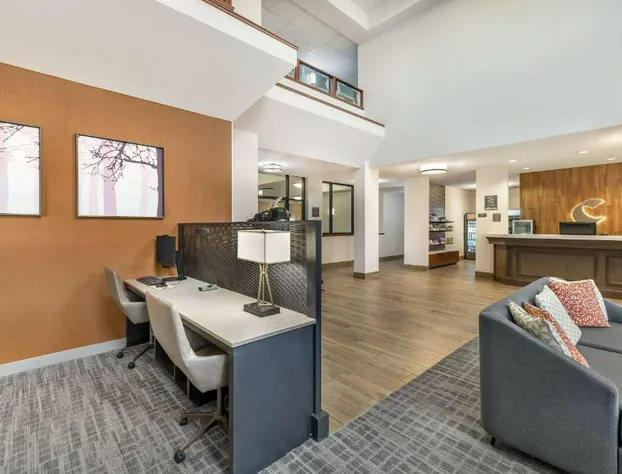 Comfort Suites Redmond Airport hotel detail image 1