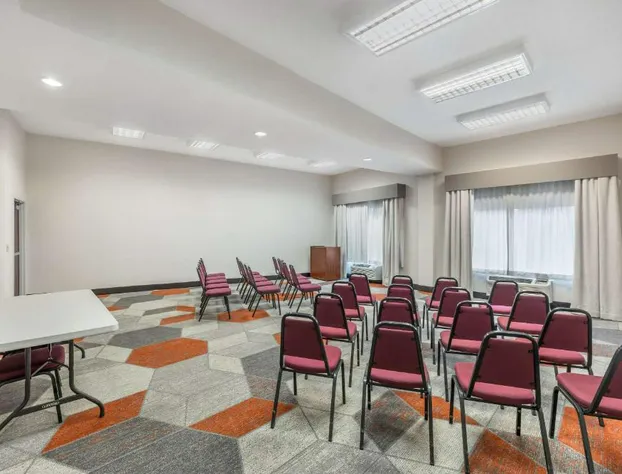 Comfort Suites Redmond Airport hotel detail image 2