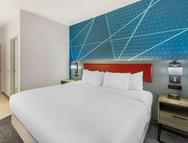 Comfort Suites Redmond Airport hotel detail image 4