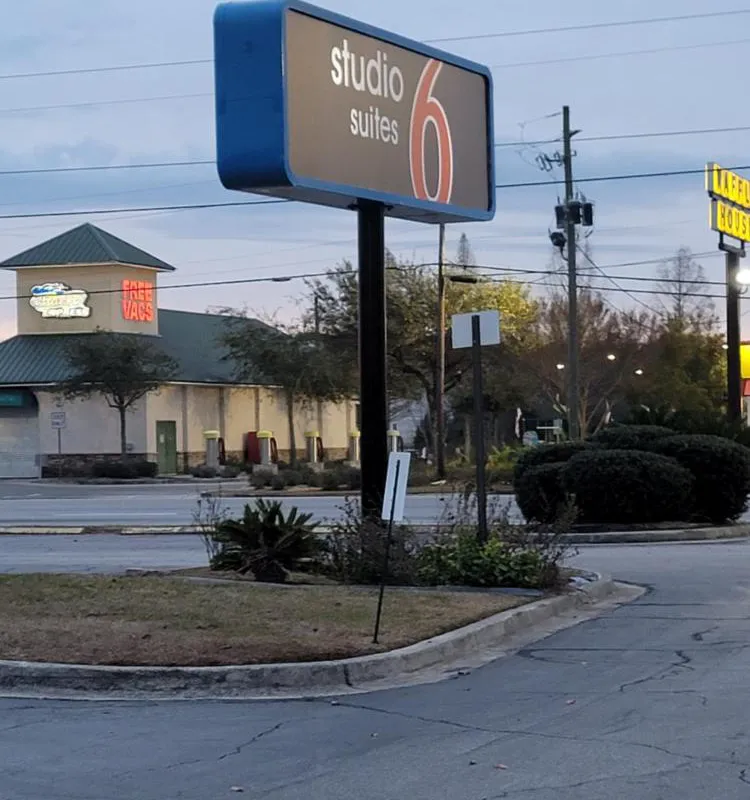 Studio 6 Suites Hinesville, GA hotel hero