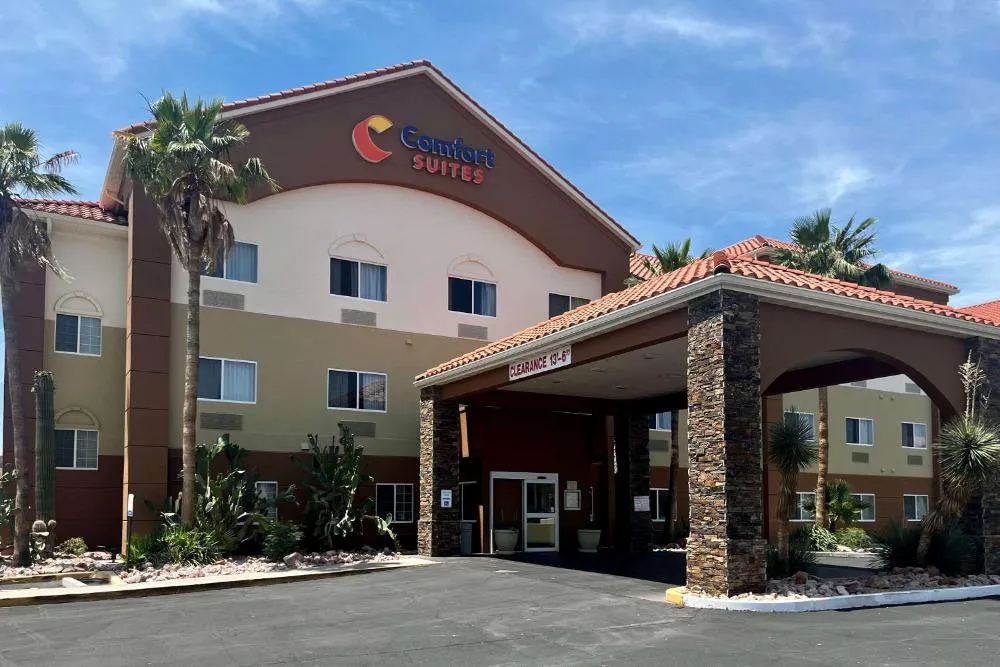 Comfort Suites Peoria Sports Complex hotel hero