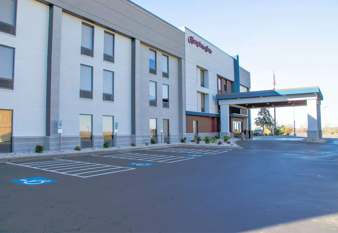 Hampton Inn Danville hotel hero