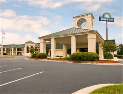 Days Inn by Wyndham Metter hotel detail image 1