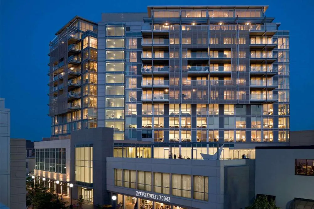 hotelVetro Iowa City, Tapestry Collection by Hilton hotel hero