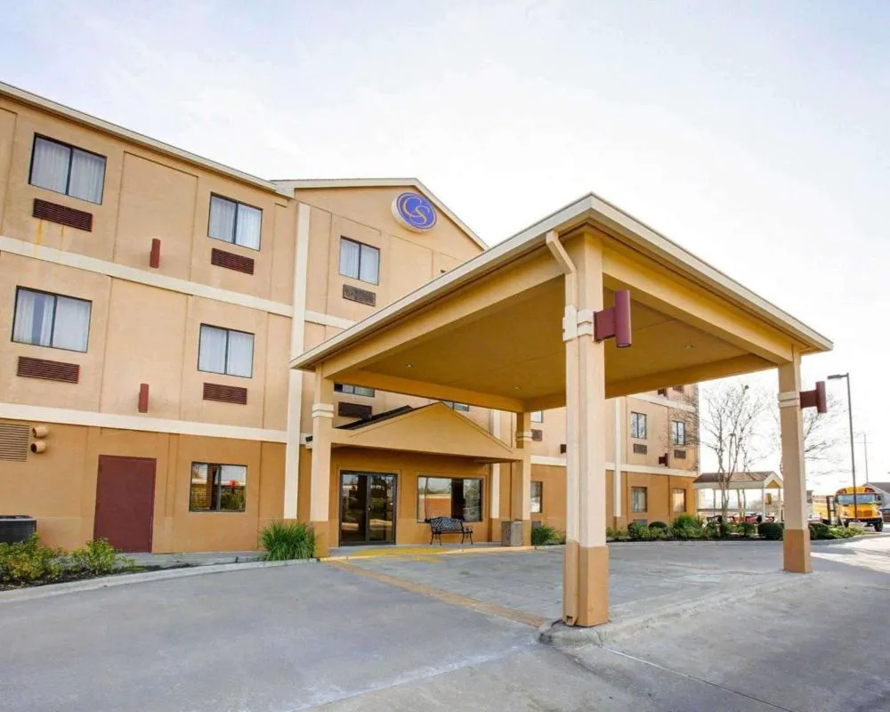 Comfort Suites Brenham hotel hero