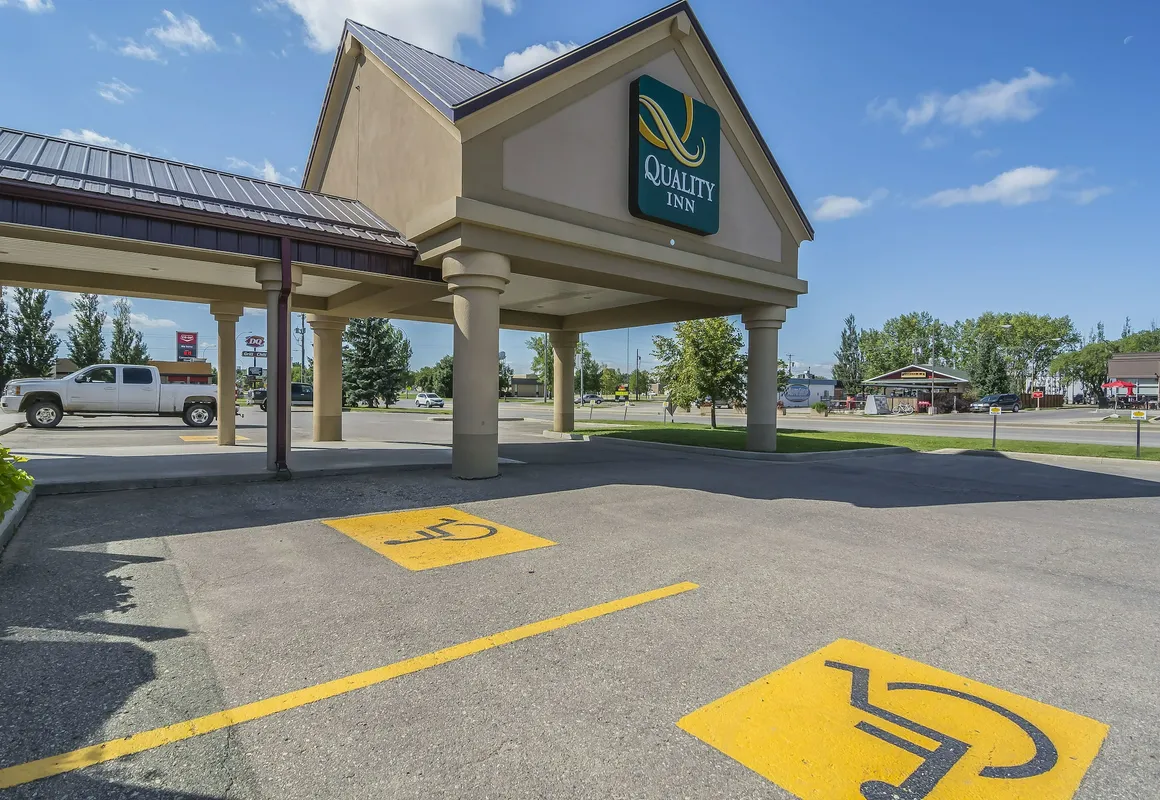 Quality Inn & Suites hotel hero