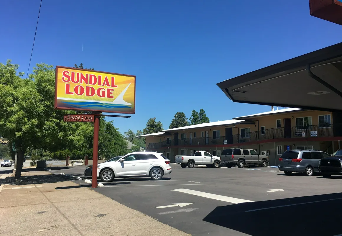 Sundial Lodge hotel hero