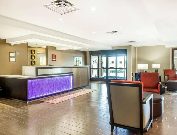 Comfort Suites Clinton near Presbyterian College hotel detail image 3