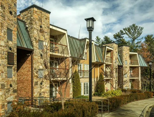 Lantern Lodge - formerly The Residences at Biltmore hotel detail image 1