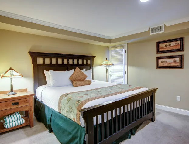 Lantern Lodge - formerly The Residences at Biltmore hotel detail image 3