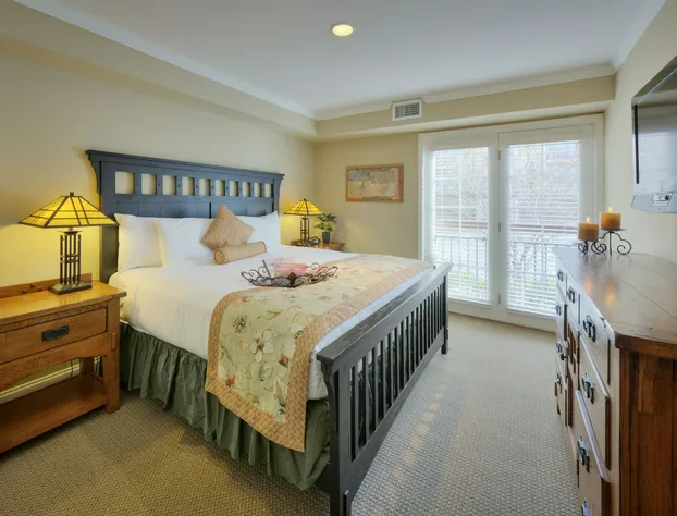 Lantern Lodge - formerly The Residences at Biltmore hotel detail image 4