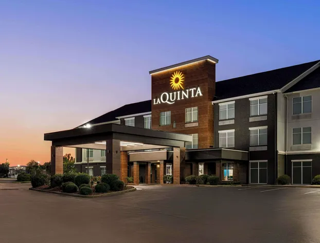 La Quinta Inn & Suites by Wyndham Oxford - Anniston hotel detail image 1