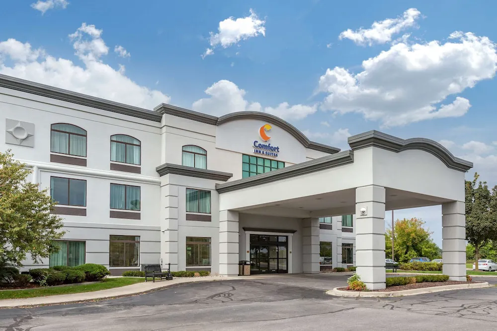 Comfort Inn & Suites Grand Blanc/Flint hotel hero