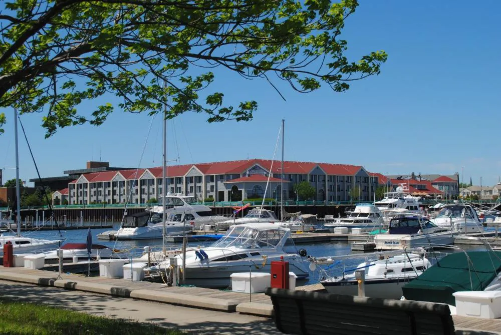 Doubletree by Hilton Hotel Racine Harbourwalk hotel hero