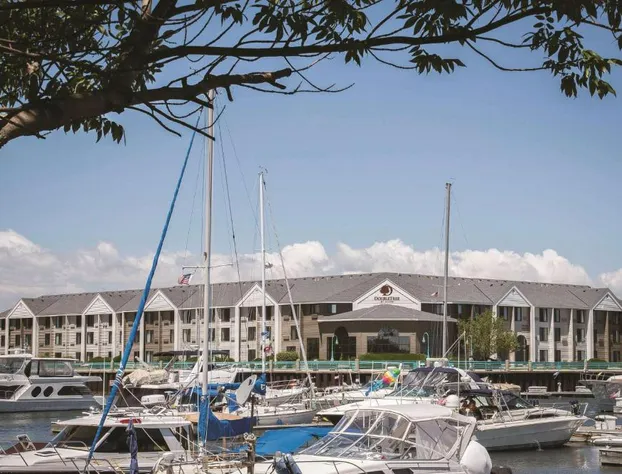 Doubletree by Hilton Hotel Racine Harbourwalk hotel detail image 1