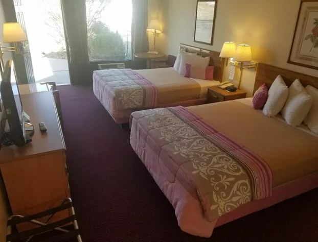 Ozark Valley Inn hotel detail image 4