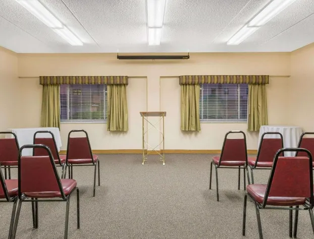 Ramada Hotel & Conference Center by Wyndham Paintsville hotel detail image 2