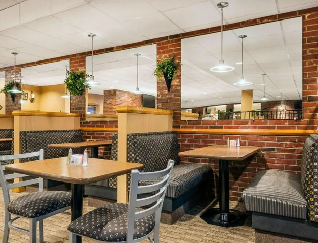 Ramada Hotel & Conference Center by Wyndham Paintsville hotel detail image 4