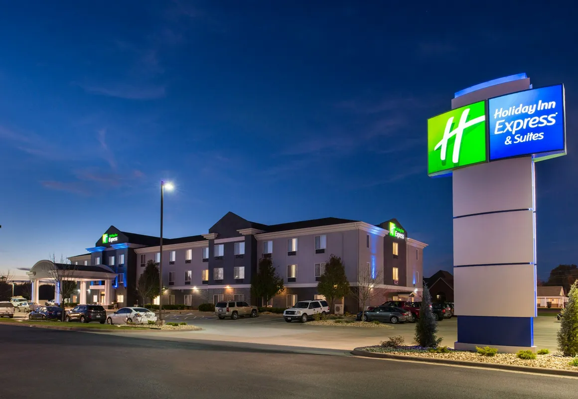 Holiday Inn Express Hotel & Suites Pittsburg by IHG hotel hero