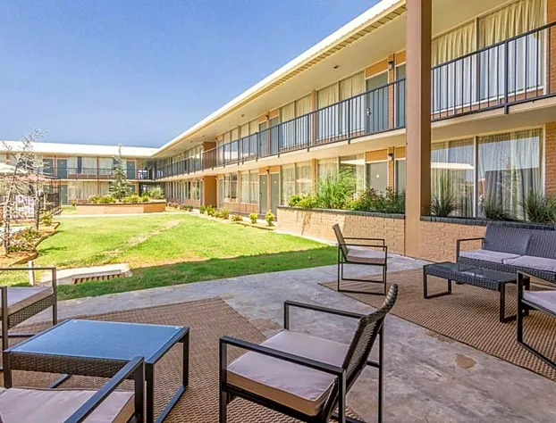 Quality Inn Shawnee I-40 hotel detail image 3