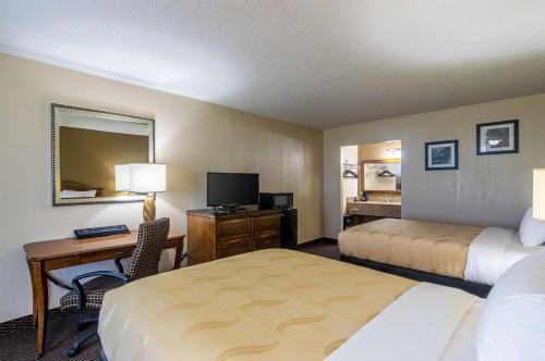 Quality Inn Shawnee I-40 hotel detail image 2