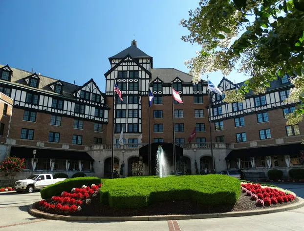 Hotel Roanoke & Conference Ctr, Curio Collection by Hilton hotel detail image 1