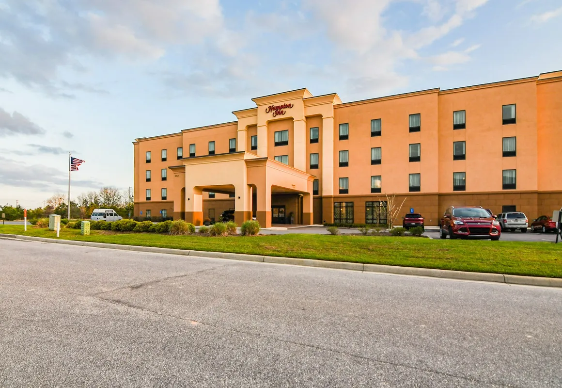 Hampton Inn Foley hotel hero