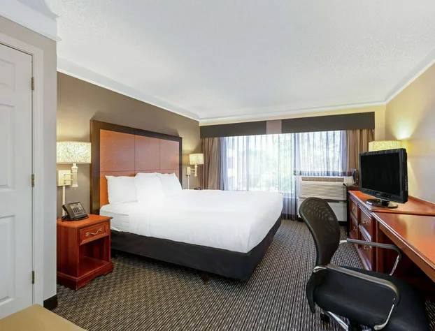 La Quinta Inn & Suites by Wyndham New Orleans Airport hotel detail image 4