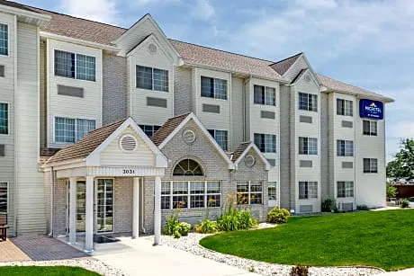 Microtel Inn & Suites By Wyndham Green Bay hotel hero