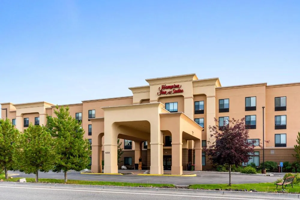 Hampton Inn & Suites Fairbanks hotel hero