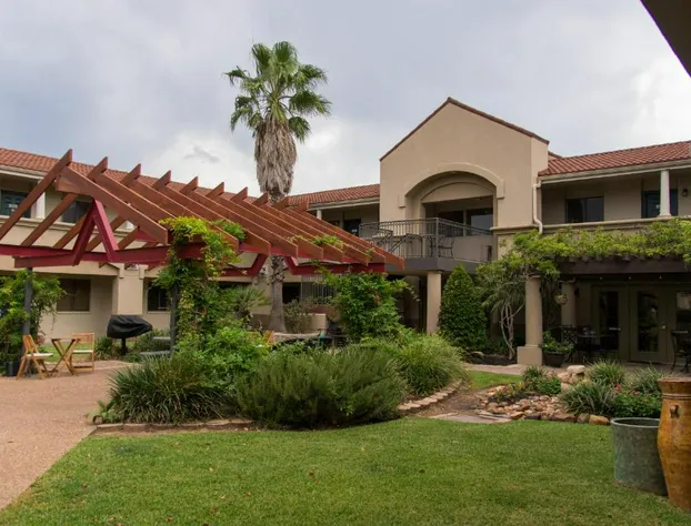 Vineyard Court Designer Suites Hotel hotel detail image 2