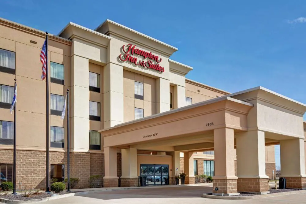 Hampton Inn & Suites Peoria at Grand Prairie, IL hotel hero