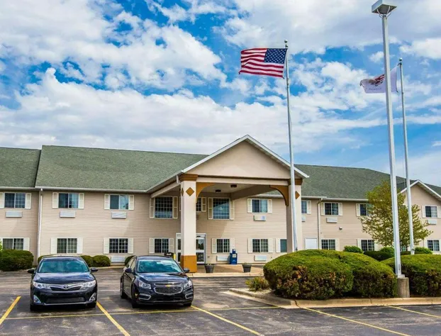 Quality Inn & Suites Dixon near I-88 hotel detail image 1