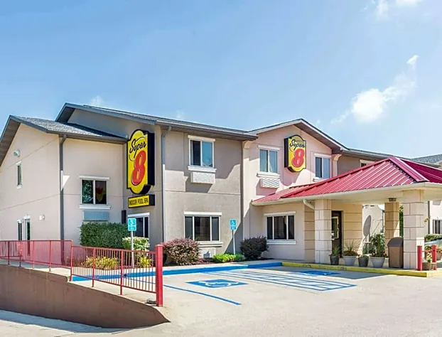 Super 8 by Wyndham Bloomington University Area hotel detail image 1