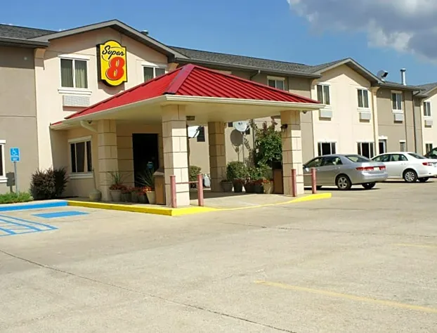 Super 8 by Wyndham Bloomington University Area hotel detail image 1