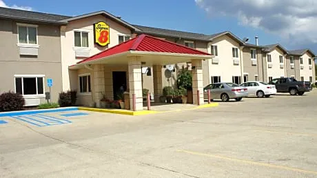 Super 8 by Wyndham Bloomington University Area hotel detail image 2