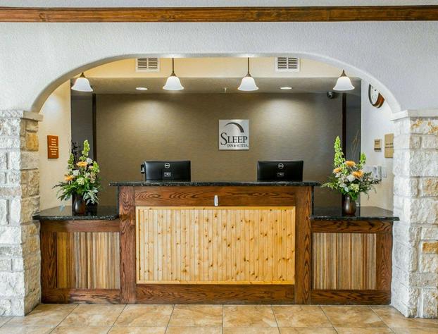 Sleep Inn & Suites near Palmetto State Park hotel detail image 4