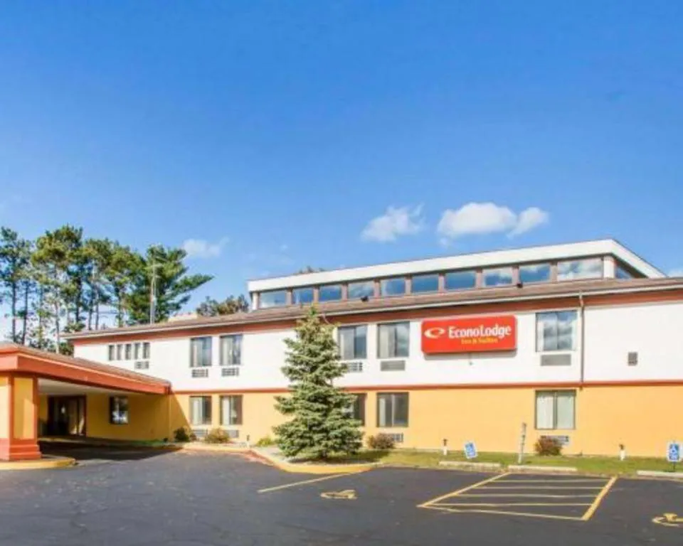 Econo Lodge Inn & Suites Stevens Point hotel hero