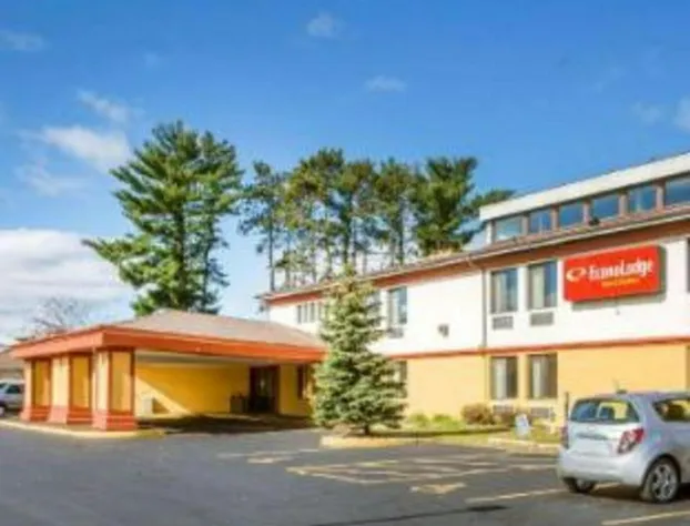 Econo Lodge Inn & Suites Stevens Point hotel detail image 1