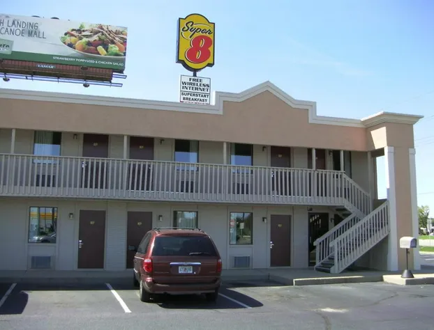 Super 8 by Wyndham Lafayette / Purdue Area hotel detail image 1