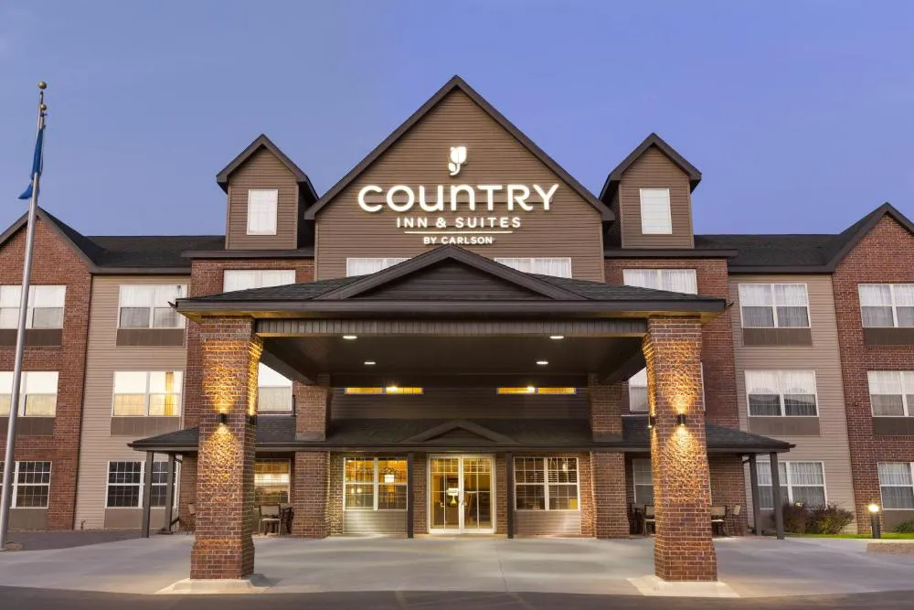 Country Inn & Suites Rochester South Mayo Clinic hotel hero