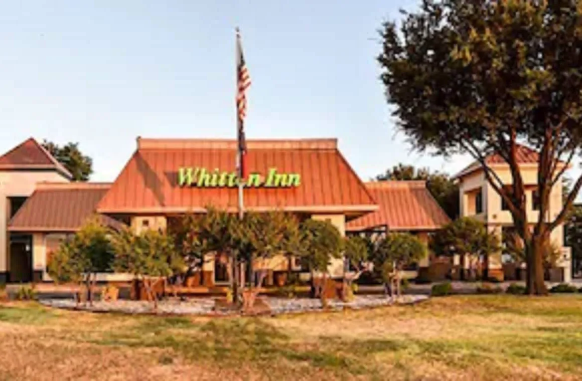 Whitten Inn University hotel hero