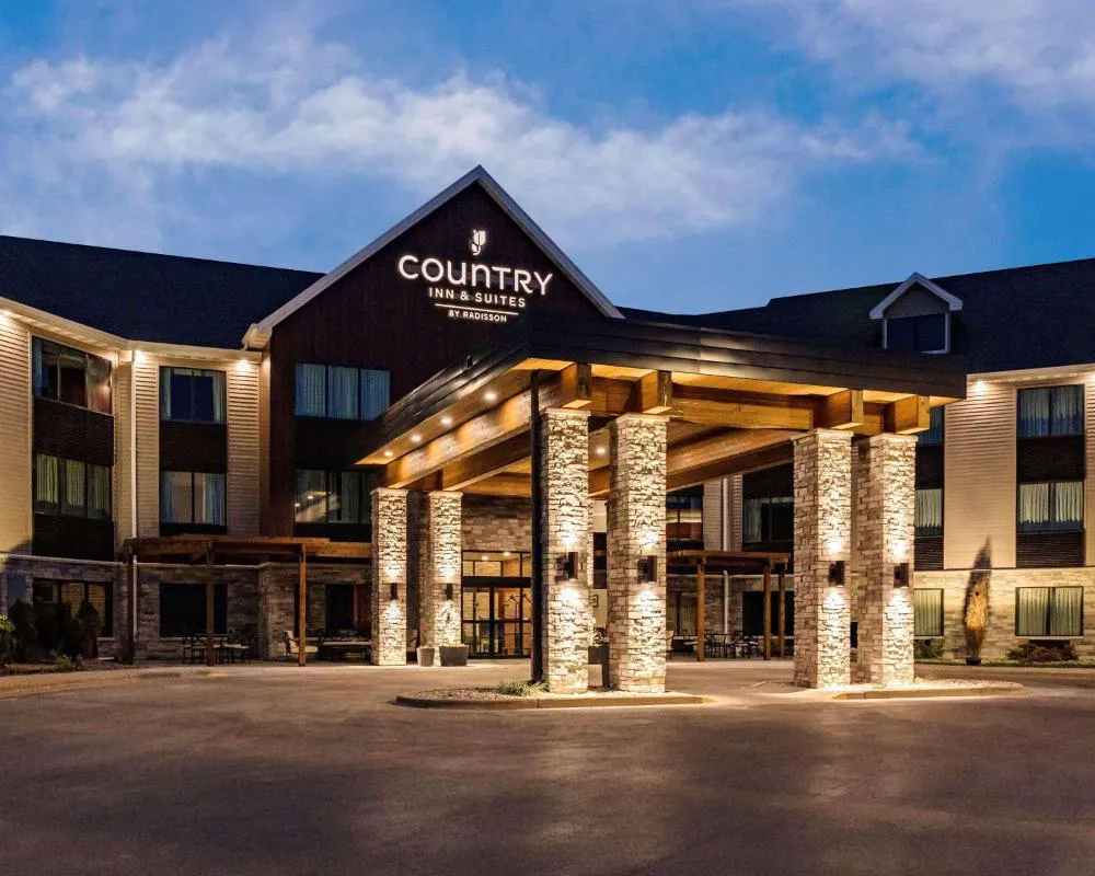 Country Inn & Suites by Radisson, Appleton Airport - Fox River Mall Area hotel hero